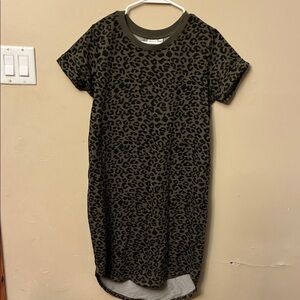 Chic Leopard Print Midi Dress